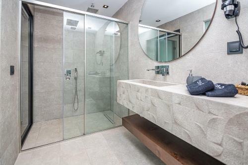 Villa Omnia - Luxury Bound On Earth