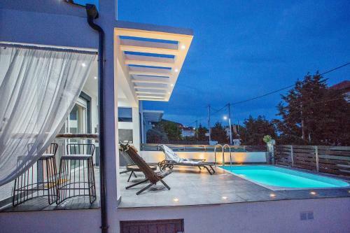 Villa Joy C Deluxe
