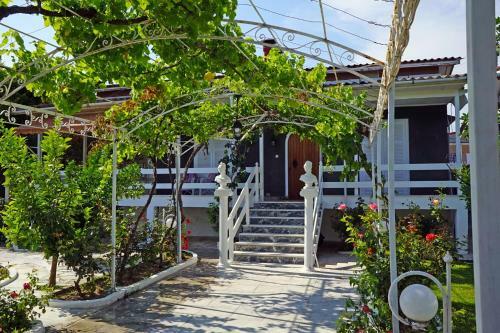Beautiful Sea Front Villa With 650m2 Garden