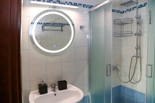 Zandre Shiny Apartment