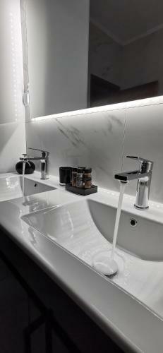 White Pearl Luxury Apartment
