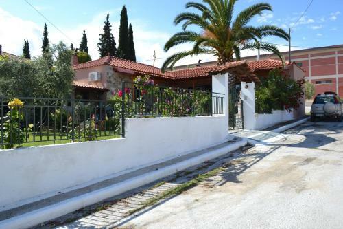Traditional Villa Nea Peramos