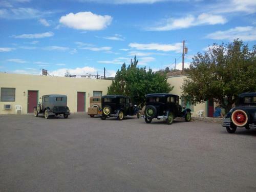 The Charles Motel And Hot Springs Spa