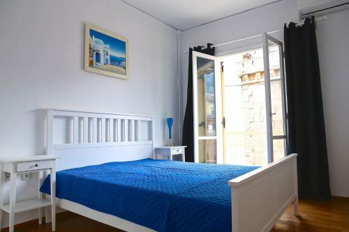 Old Town Apartment Next To Seafront Promenade