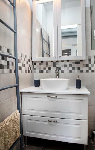 Caper-2 Bedroom Traditional Home With Amazing View