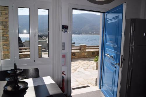 Clio's Beach House - Deluxe Beach Front Property