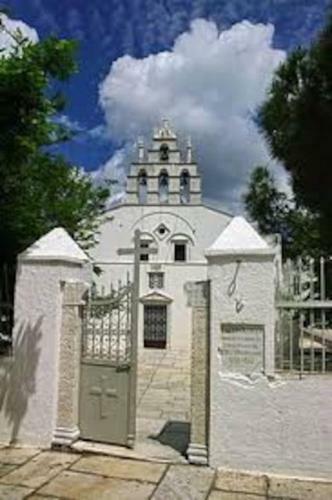 Independent Agapitos Apart , 2bdrm, Private Patio