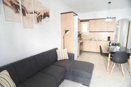 Little Yard Studios & Apartments #1