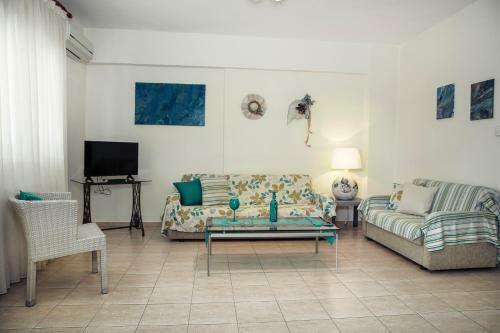 Menexe Apartments-kelyfos