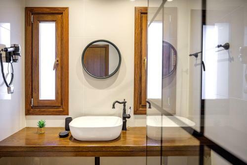 Hostal Arxontariki Suites