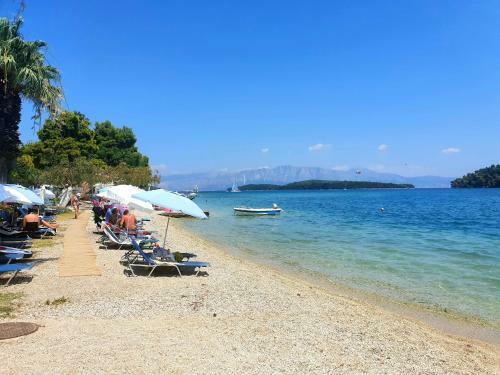 Daglas Beach House At Nidri