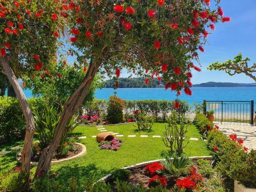 Daglas Beach House At Nidri
