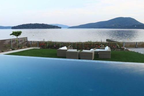 The Beach Villa, Perigiali - Luxury Beachfront