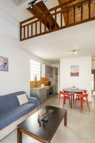 Achilles Maisonette