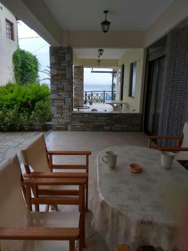 Cute Maisonette No2 On Coastal Sidewalk