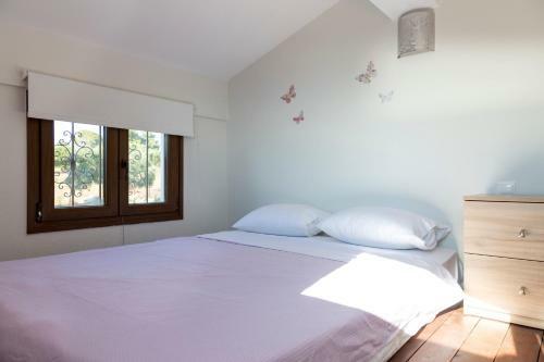 Villa Kristin 2 - Great Location, Sea Views, Bbq