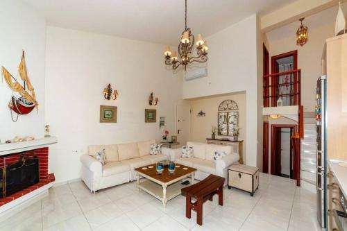 Luxury Nikiti?s House