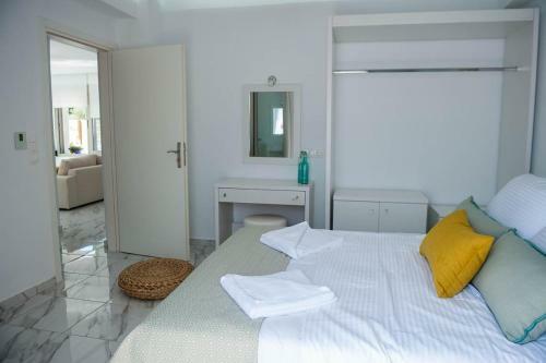 Villa Prima - With Private Heated Pool & Jacuzzi
