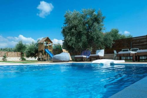 Villa Prima - With Private Heated Pool & Jacuzzi