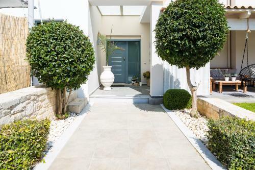 Inn Villa, Impeccable Location!