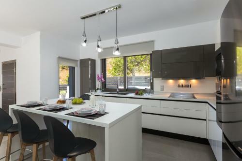 Eolia Villa, Beach Relaxation!