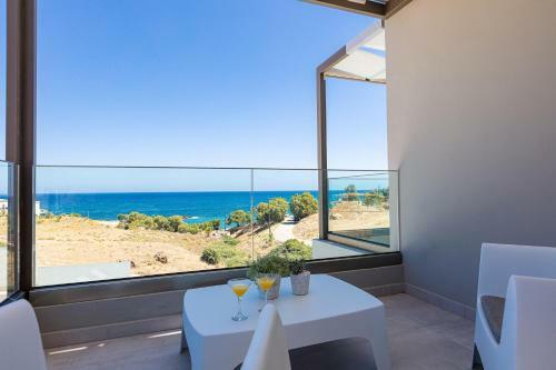Lagoon Seaside Villa, Sumptuous Retreat!