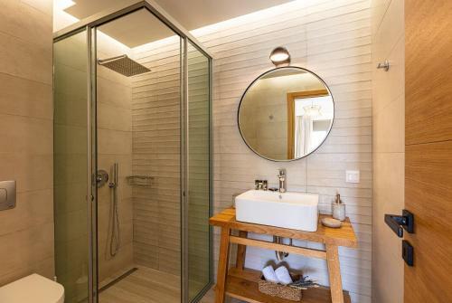 Lagoon Seabreeze Villa, Sumptuous Retreat!