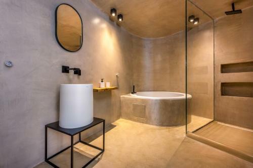 Villa Iota Monocave By Thireon