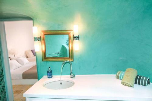 Villa Dionyssos Cave House