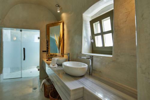 Hotel Rhenia's Suites