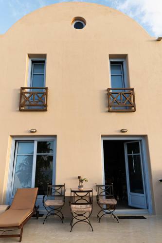 Pink Freud Villas Santorini