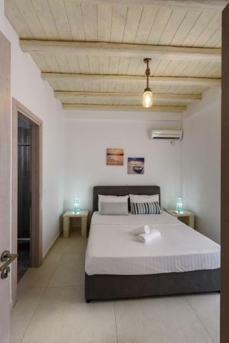 Cycladic Breeze Villas