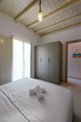 Cycladic Breeze Villas