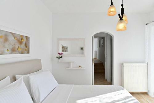Villa Dreamcatcher, Sea View & Jacuzzi/pool, Paros