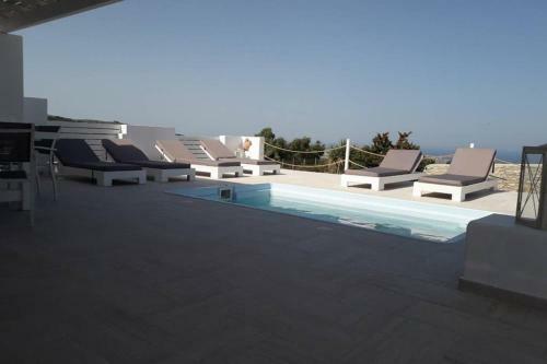 Villa Dreamcatcher, Sea View & Jacuzzi/pool, Paros
