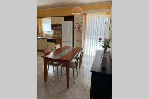 Elina's Spacious Apartment In Patras