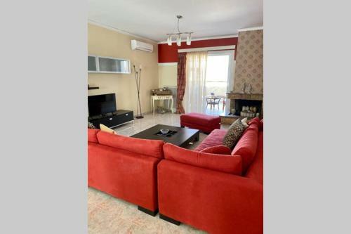 Elina's Spacious Apartment In Patras