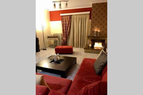 Elina's Spacious Apartment In Patras
