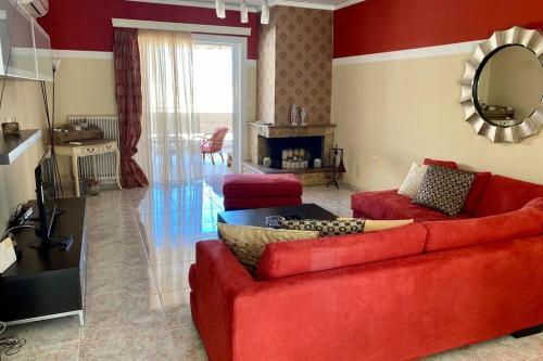 Elina's Spacious Apartment In Patras