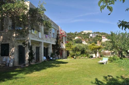 Posada Lemoni Apartments