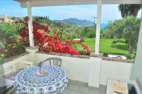 House Lemoni, Apartment A With Terracebalcony - Pelekas, Corfu