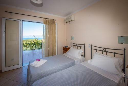 Villa Lenio Perithia Loutses