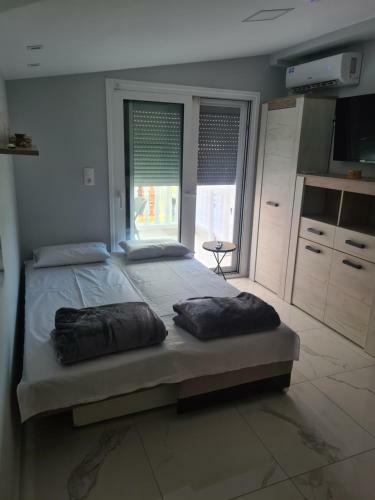 Apartments Nera Paralia-apartment With Sea View
