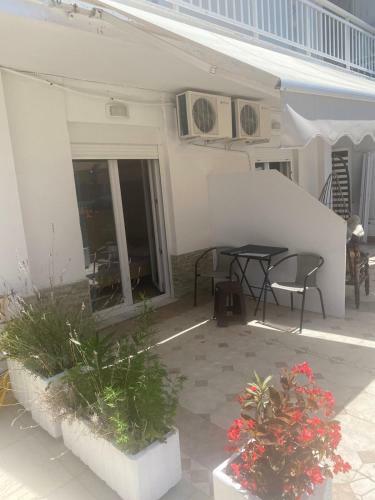 Dobricic Apartments And Studios