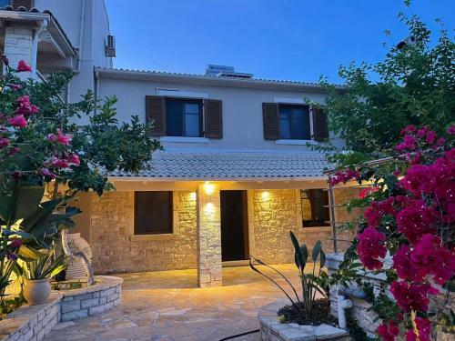 Villa Ozias A Modern,spacious, Swimmig Pool Villa.