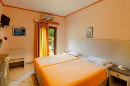 Hostal Elpidas House