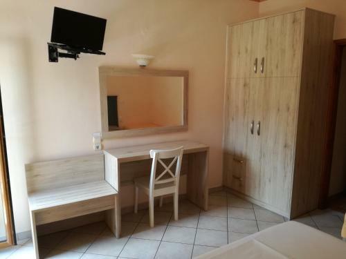 Hostal Elpidas House