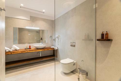 Hotel F & S Lounge Suites