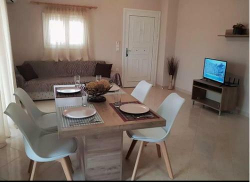 Apartment With 2 Bedrooms In Ammoudia
