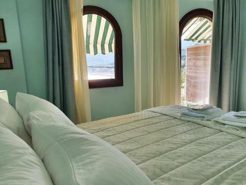 Bed & Breakfast Flisvos Sea View Rooms